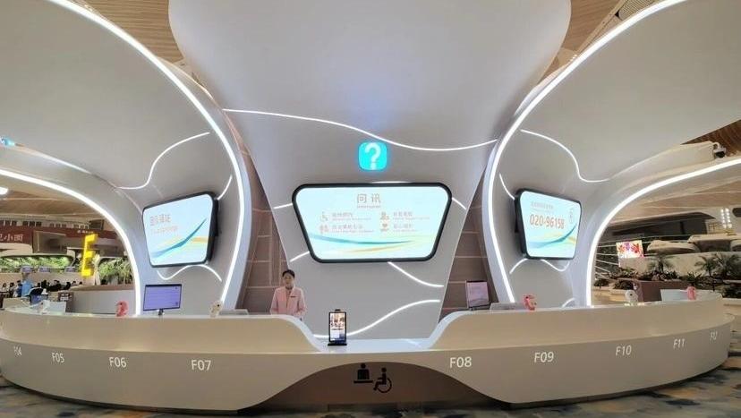 白云机场启用智能手语翻译机,便利听障旅客出行