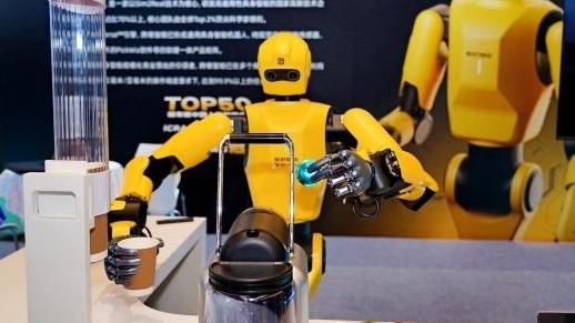 机器人解锁咖啡制作，XAIR大会上演“未来生活秀”