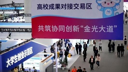 600多所高校携“黑科技”集结广州,多图直击→