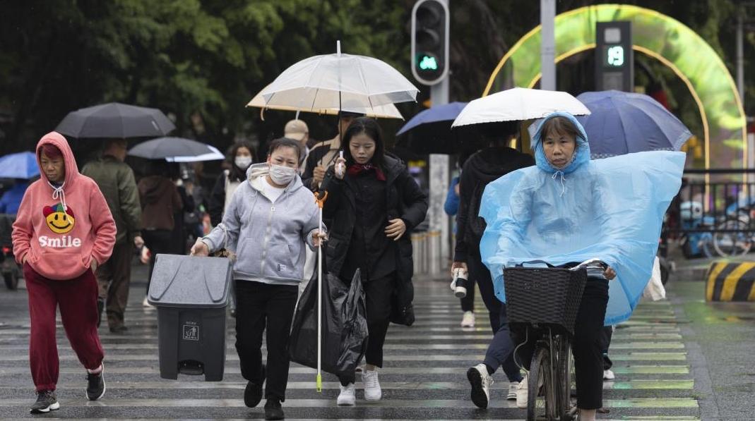 中午又能穿短袖了,未来几天广州可能要下雨