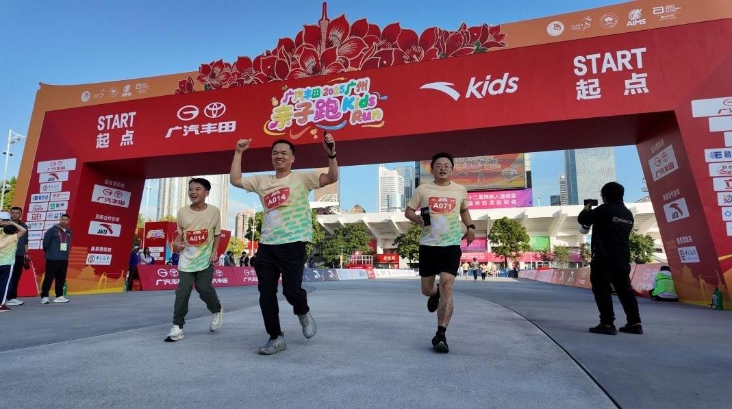 广马亲子跑在天体欢乐开跑，“亚洲女栏王”莫家蝶：希望以后尝试马拉松