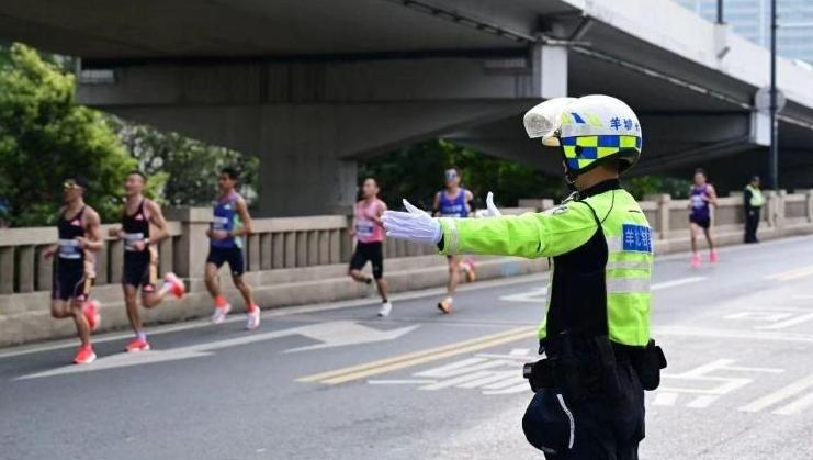 广马明天开跑！这些道路分时分段有临时交通管制