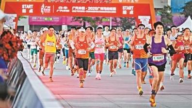 2025广州马拉松赛开跑