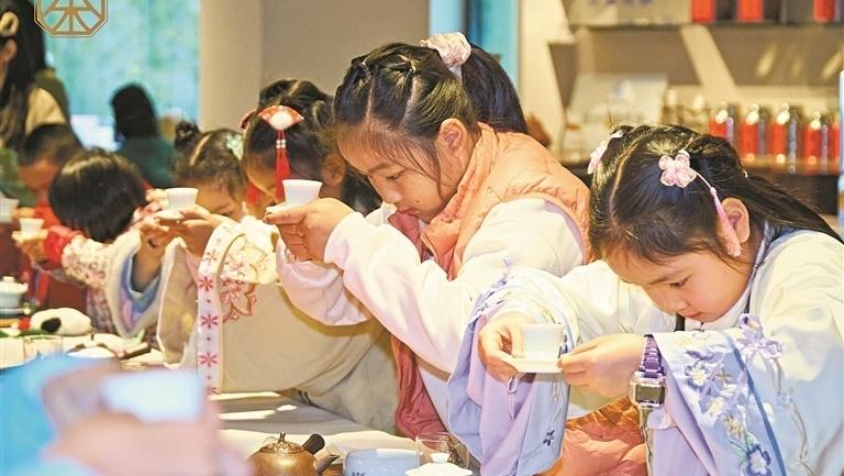 读懂广州·粤韵丨香茗一杯连千埠 水滚茶靓叹世界