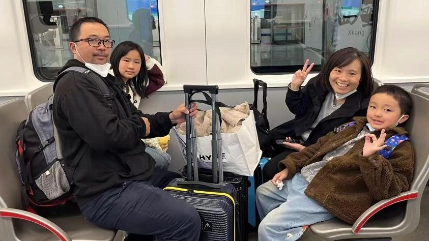 地铁22号线后通段今日开通，有街坊逐站“打卡”