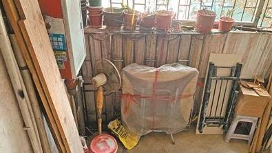 楼道杂物堆积 消防隐患怎解？