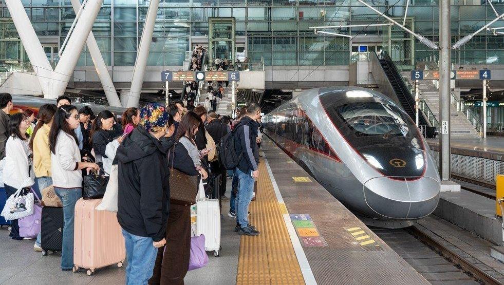 元旦假期广州南站预计到发旅客316.8万人次