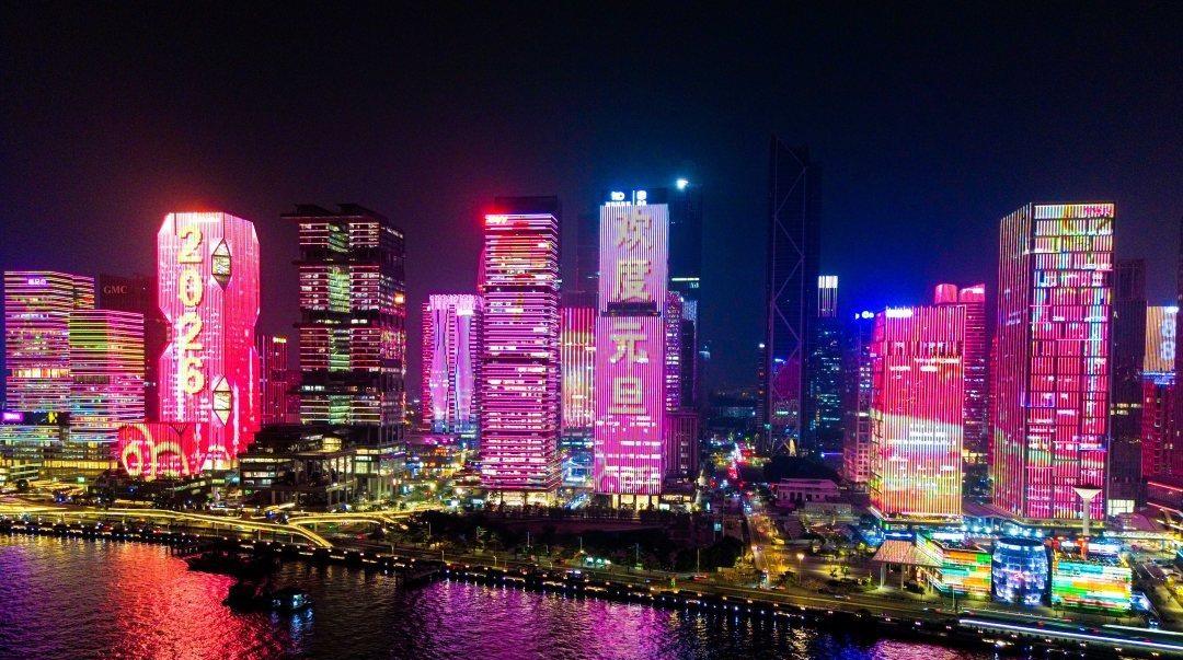 喜迎元旦!珠江两岸建筑灯光秀送出广州的新年祝福