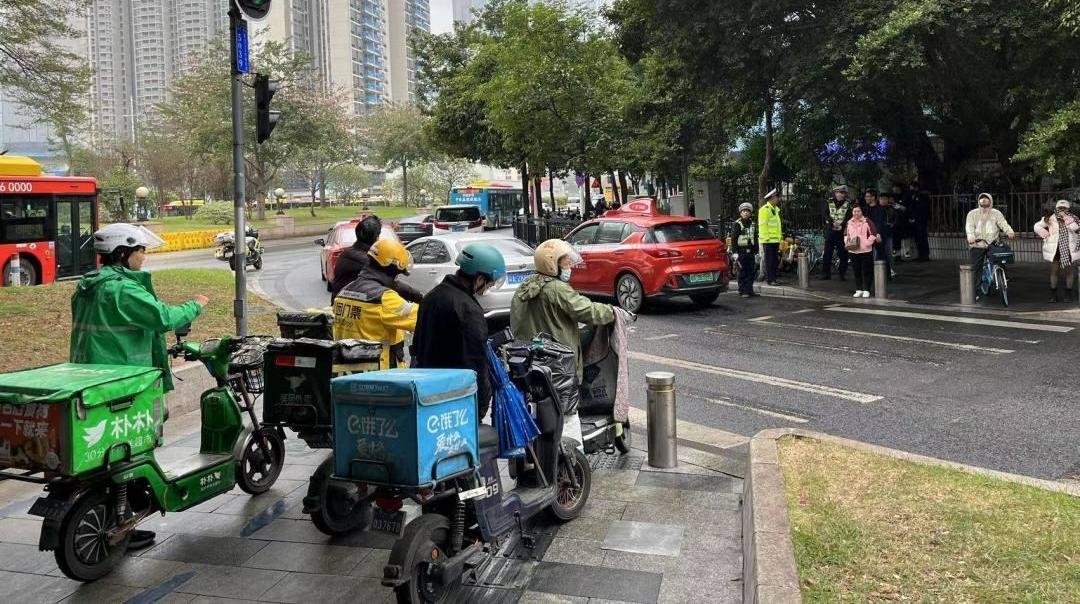 @全体市民，广州两部门联合倡议：早出发、靠右行、慢慢开