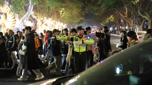 元旦假期,羊城铁骑保障中心商圈交通顺畅