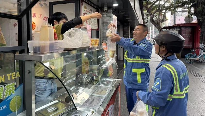工会服务户外劳动者日：广州工会驿站爱心早餐添动力