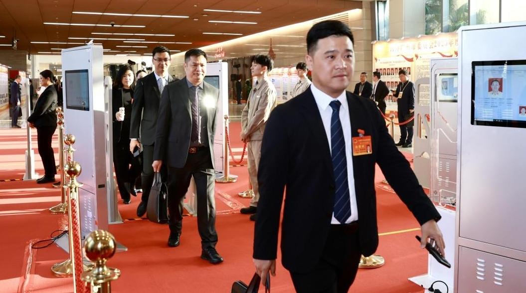 广州市十六届人大六次会议今日开幕